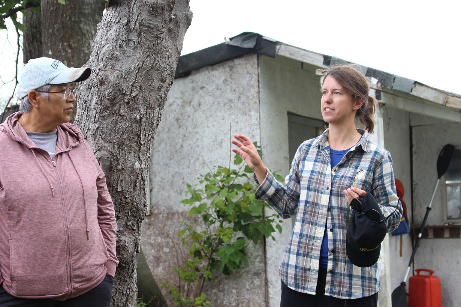 Kristina Boerder and Ann Francis-Muise address community members gathered for eelgrass replanting event at Maliko'mijk.