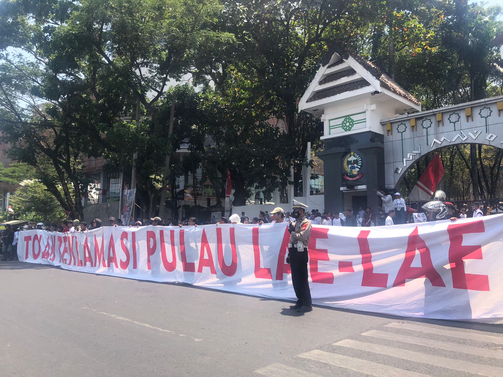 Around 1,500 people out of 1,800 residents have signed a petition rejecting the reclamation of Lae-lae Island, Makassar.