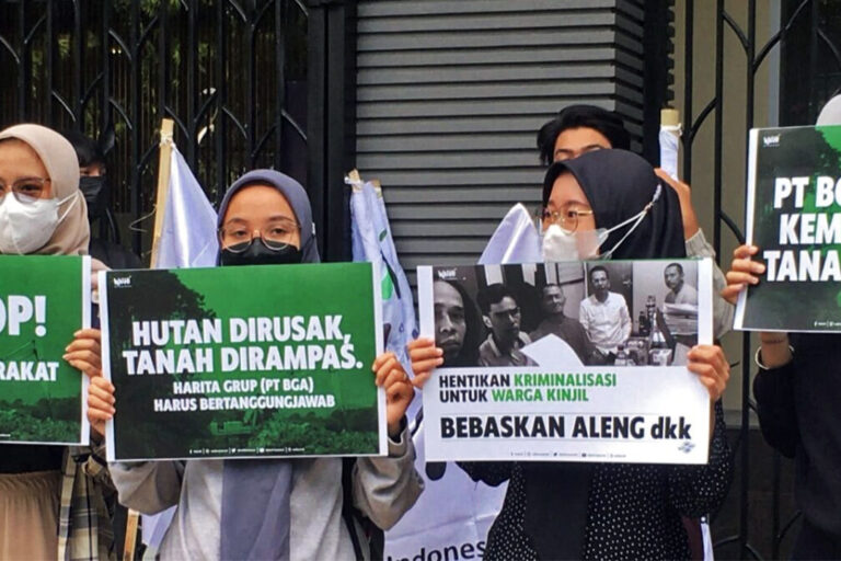 Protest action in front of the PT BGA office demanding the release of the criminalized farmers.