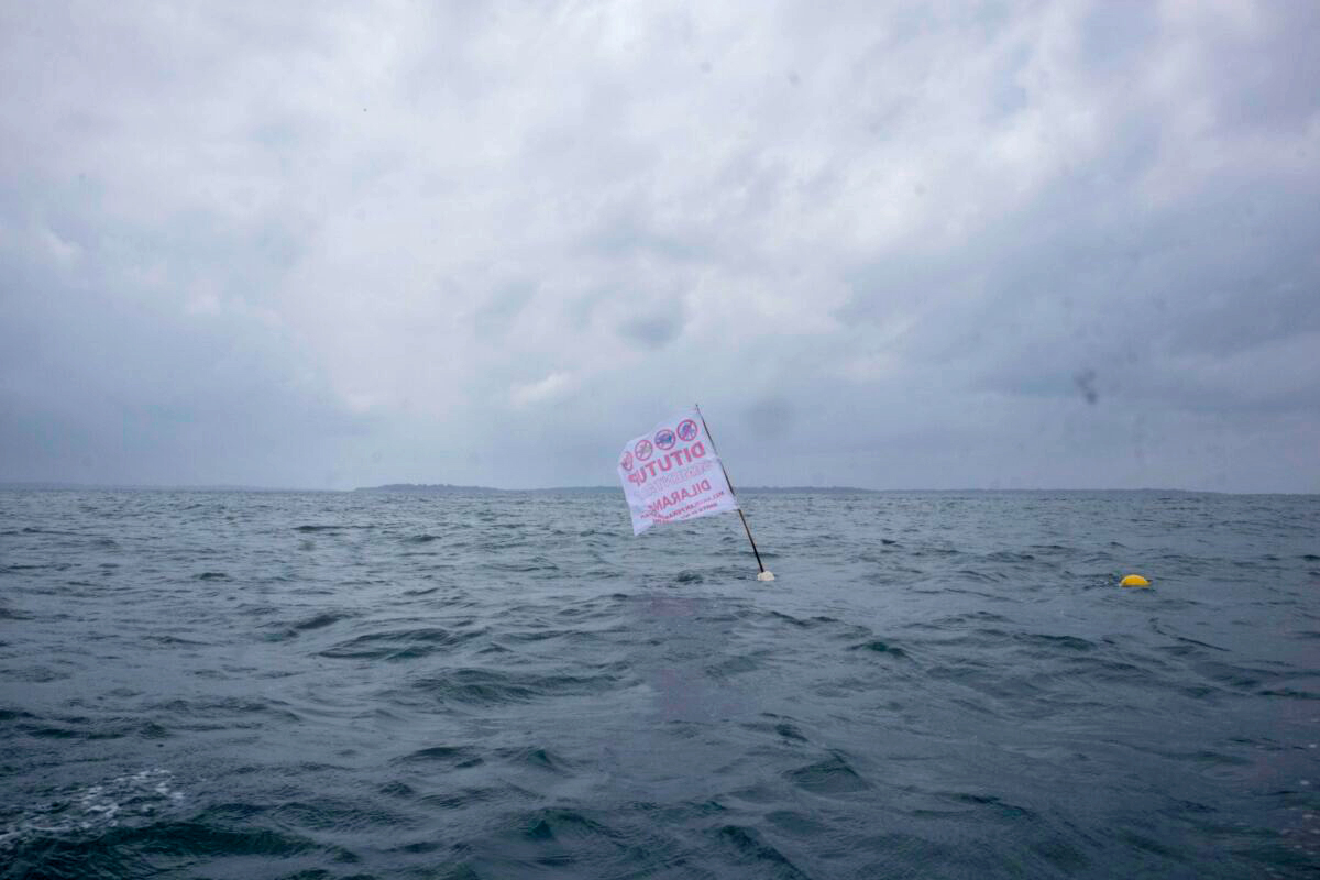 Flag marking the fishing break area on Beriulou Island, Sinaka Village, Mentawai.