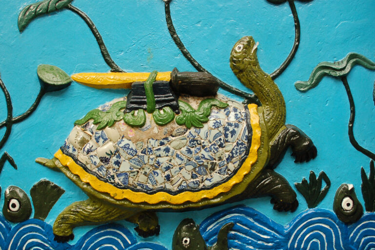 A depiction of the legend of the Kim Qui and the Restored Sword (Hoan Kiem), on mural ceramics in Hoan Kiem temple